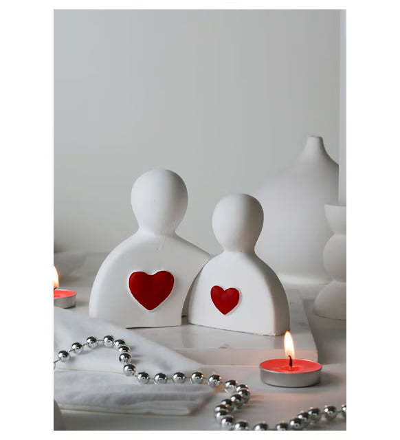 Kırmızı Kalpli Sevgili Figürü – Dekoratif Biblo
