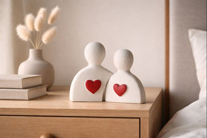 Kırmızı Kalpli Sevgili Figürü – Dekoratif Biblo